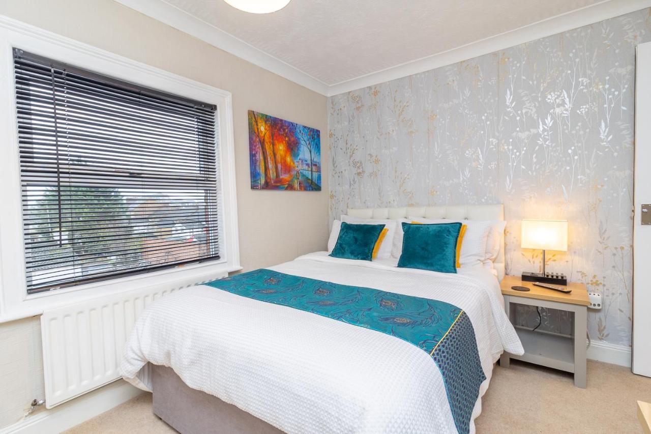 Convenient Contractor Stay Free Parking Walk To Weatherspoons Bedford Buitenkant foto