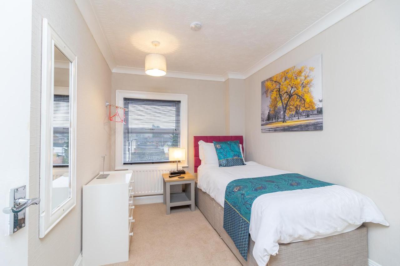 Convenient Contractor Stay Free Parking Walk To Weatherspoons Bedford Buitenkant foto