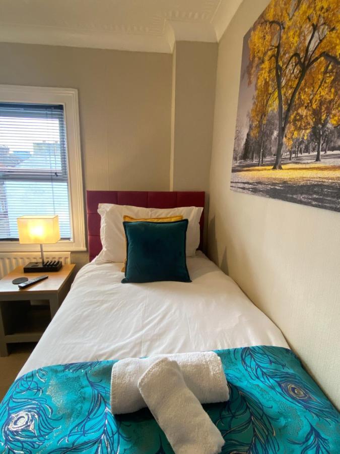 Convenient Contractor Stay Free Parking Walk To Weatherspoons Bedford Buitenkant foto